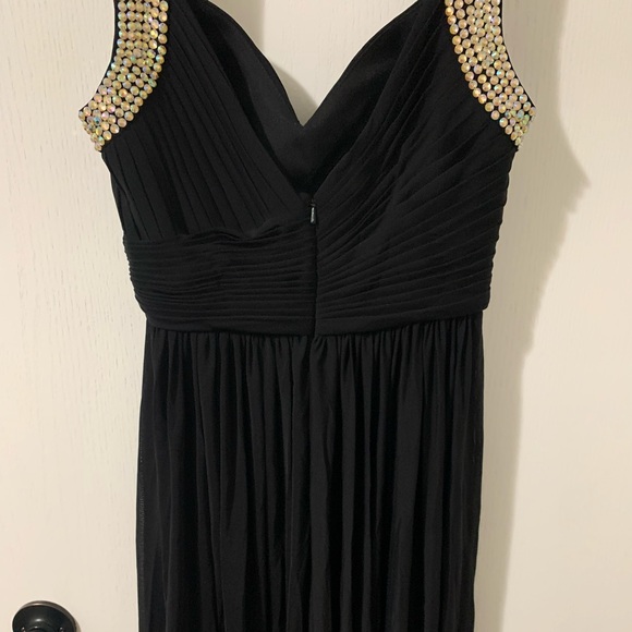 Black flowy dress with studded strap sleeves - Picture 6 of 6
